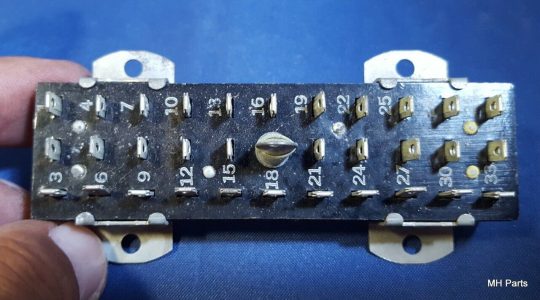 1 PCS Cinch Jones 34 Pin Female 33 Pin + Center Ground Locator NOS