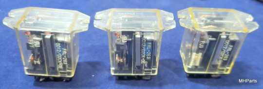 1 UND Yaesu FT-707 Original Relay FRL-263 Used