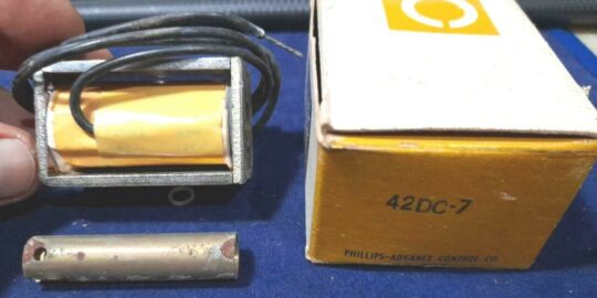 1 UND Phillips Advance Control Co. 42DC-7 Relay and Solenoid Made in USA 1