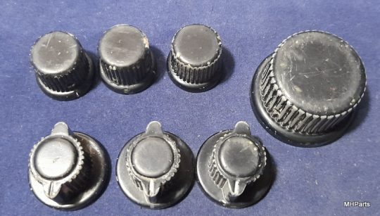 Reliant (Eldico) Receiver R-104 Original Lot of Knobs Used