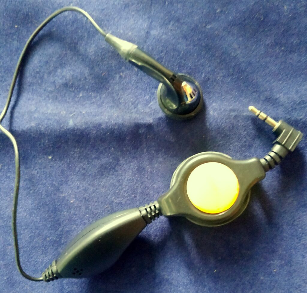 2 Und Original Iridium Retractable Hands-free Headphones HFHS0601 New