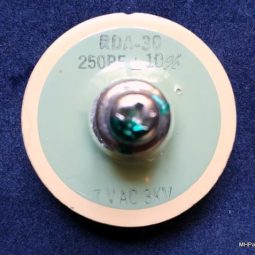 1 UND Yaesu FL-2100Z Original Doorknob RDA-30 250 PF 3 KV Used