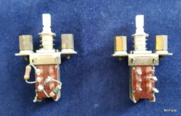 2 UND Kenwood TS-520 Original Buttons 20230- 673 Used