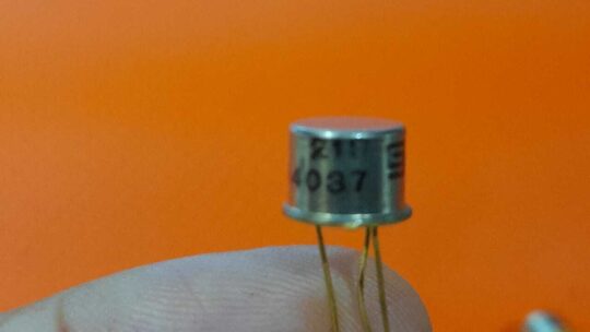 11 PCS Original Vintage SS 2N4037 NPN Bipolar Transistor NOS Gold Pin 2