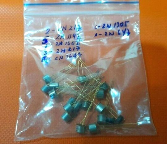 18 PCS Transistors 2N217 / 2N1192 / 2N1302 / 2N217 / 2N3644 / 2N1305 / 2N647 New