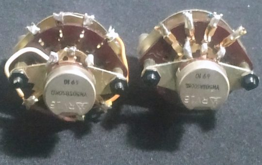 Yaesu FTDX-400 Original Pair Kojima Knobs We Ship Worlwide - Image 4