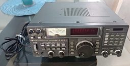Icom IC-R7000 VHF UHF FM Radio Receiver Pristine  We Ship Worldwide