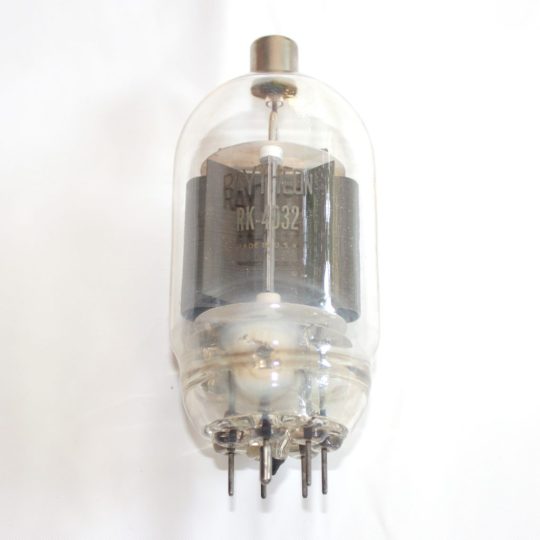 B2P 1 UND RAYTHEON RK-4D32 TRANSMITTING TUBE  Used We Ship Worlwide