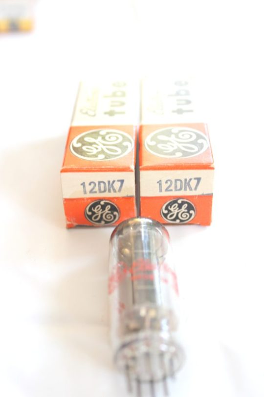 B12P Lot 4 Tubes GE (2) 12BH7A / (1) 6BZ6 / (1) 6EA8 NOS We Ship Worlwide - Image 3