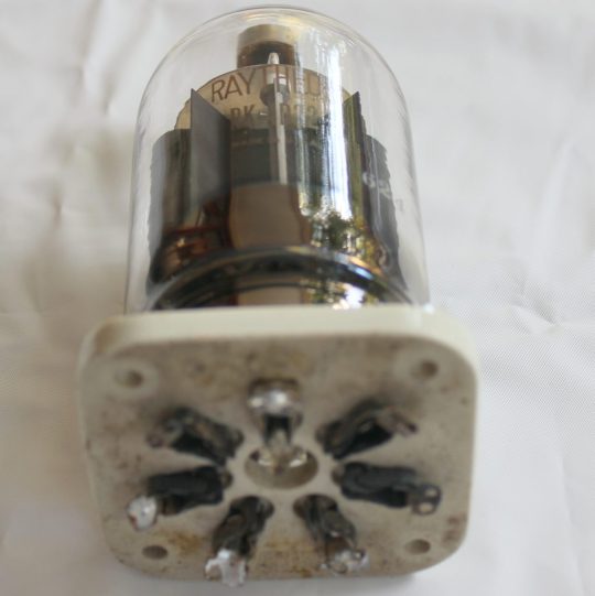 B16P 1 Unit TUBE Raytheon RK - 4D32 And Tube Plug Used We Ship Worlwide