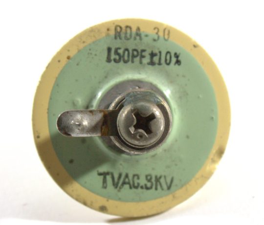 Yaesu FT-101E Original Doorknob 150pf 3KV Used We Ship Worlwide