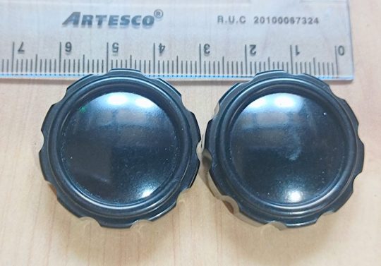 Ham Radio Sato K-2056 Knobs Size 32mm x 6mm Hole Pair Used Used We Ship Worlwide