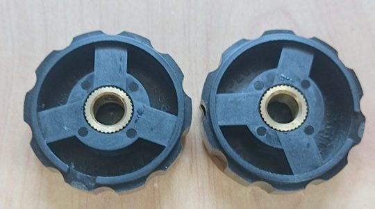 Ham Radio Sato K-2056 Knobs Size 32mm x 6mm Hole Pair Used Used We Ship Worlwide - Image 2