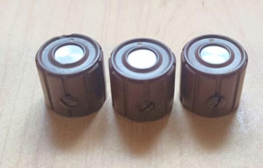 Ham Radio 3 Units Brown Red Knobs Size 14mm x 6mm Used We Ship Worlwide