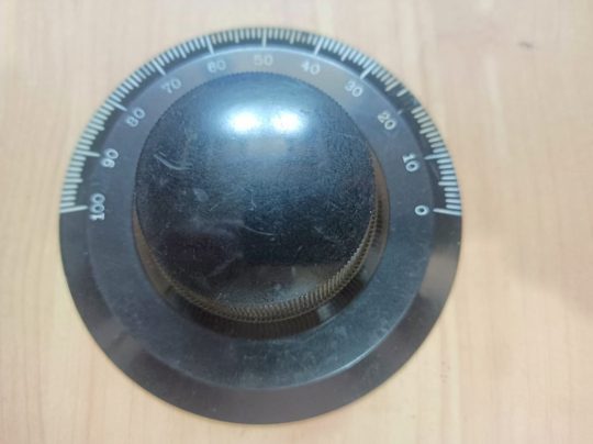 Ham Radio Bakelite Big Knobs Size 100mm x 6mm Used We Ship Worlwide - Image 2